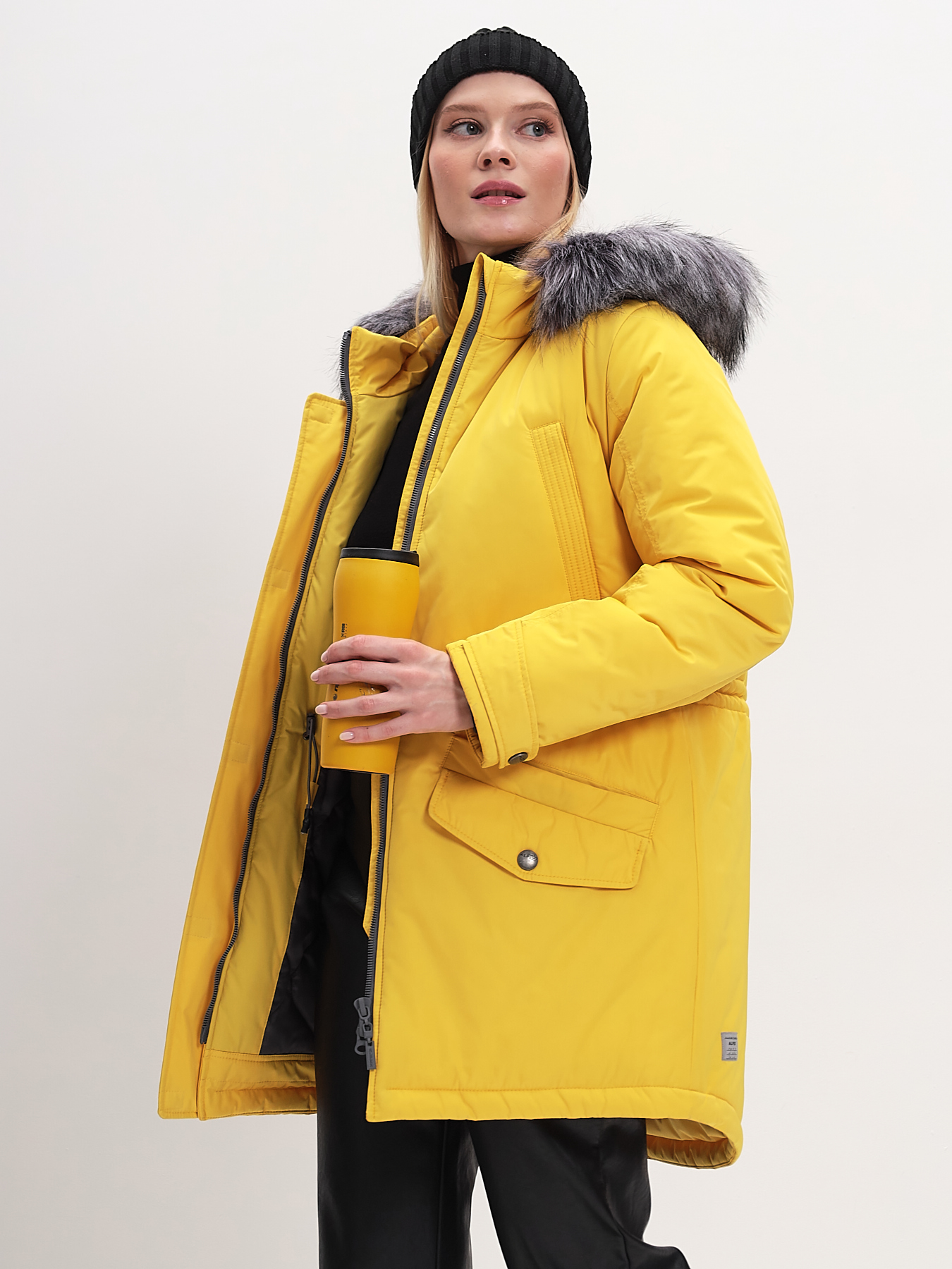 Куртка зимняя женская с опушкой из искусственного меха TRF14-346