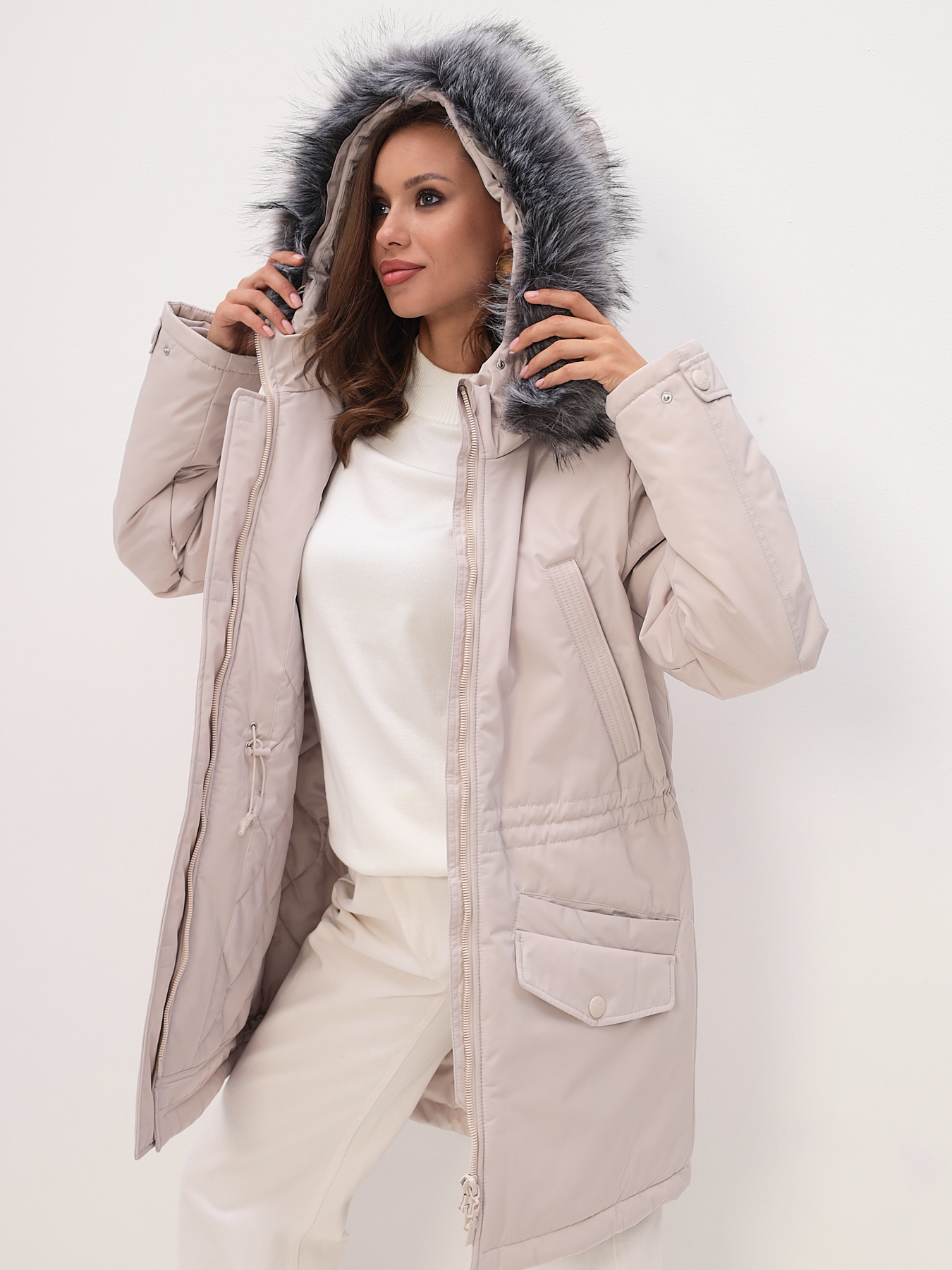 Куртка зимняя женская с опушкой из искусственного меха TRF14-346