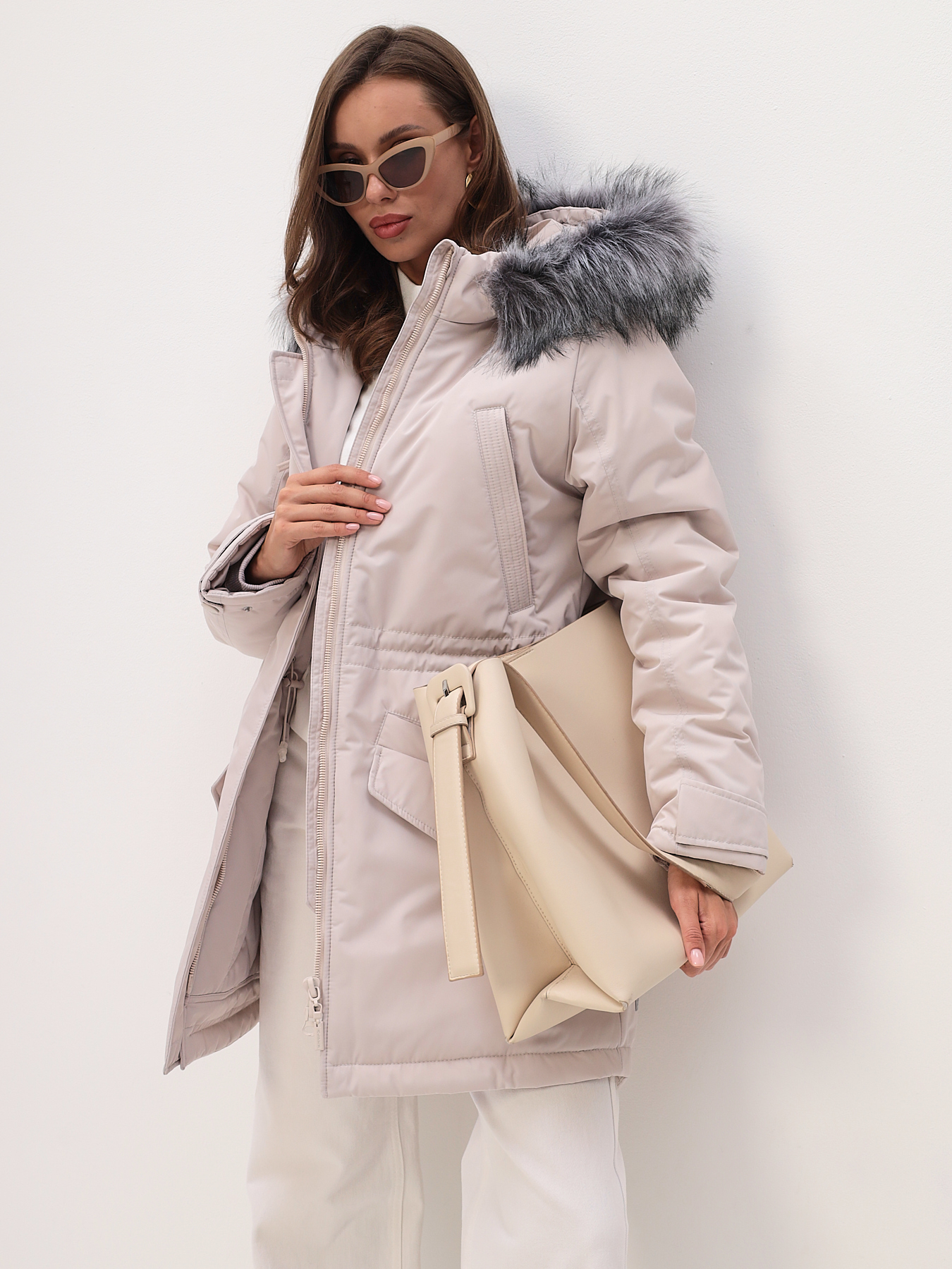 Куртка зимняя женская с опушкой из искусственного меха TRF14-346